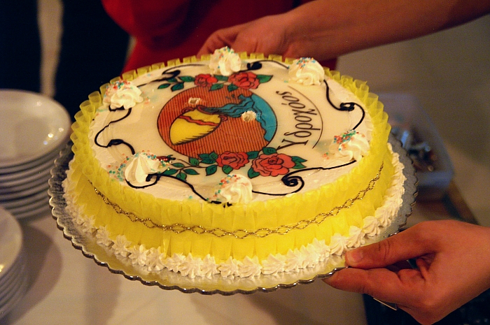 PICT2580 small Birthday Cake.jpg - 288841 Bytes